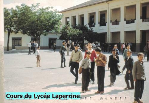 LYCEE LAPERINE APRES LES COURS.jpg